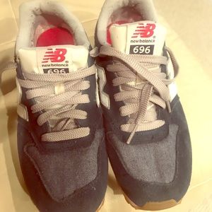 New Balance 696. Navy Blue/Red